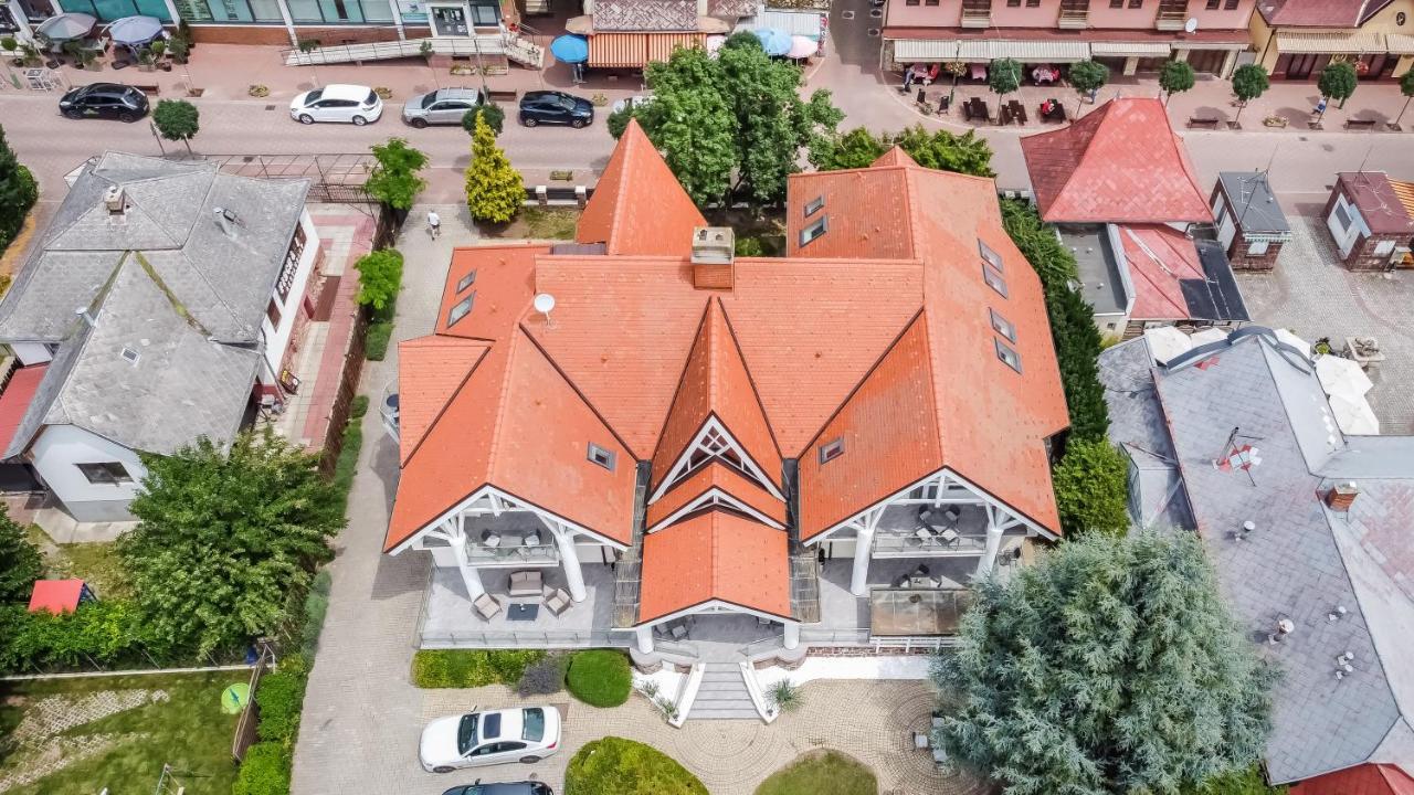 Hotel Clariss Balatonalmádi Екстериор снимка