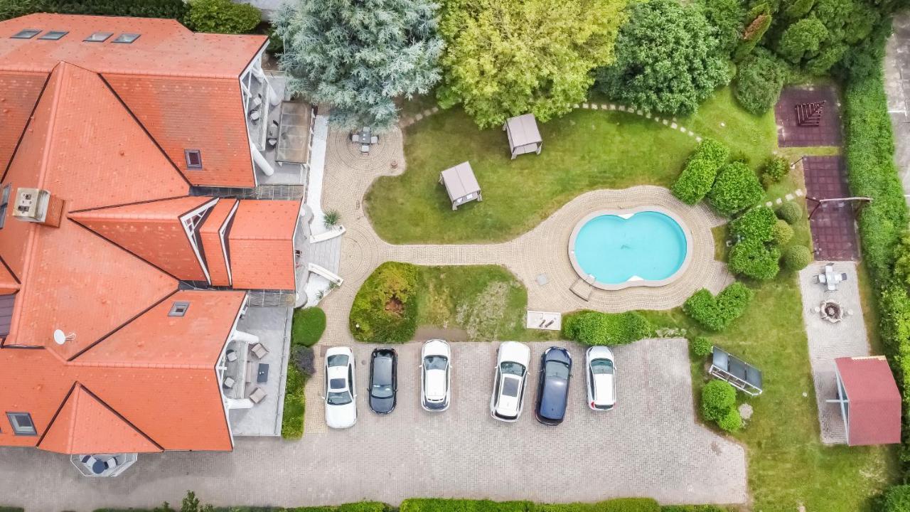 Hotel Clariss Balatonalmádi Екстериор снимка