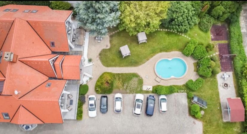 Hotel Clariss Balatonalmádi Екстериор снимка