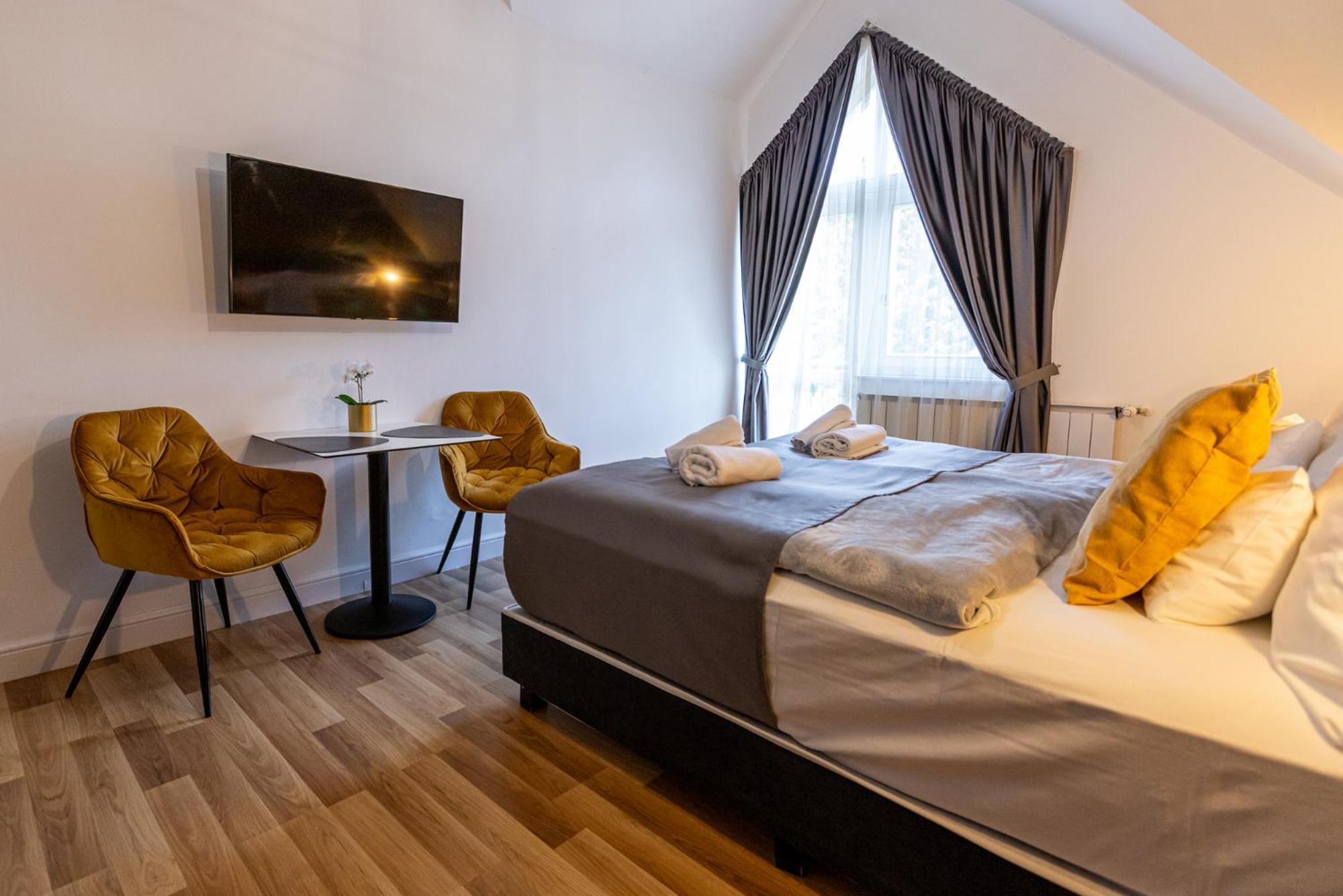 Hotel Clariss Balatonalmádi Екстериор снимка
