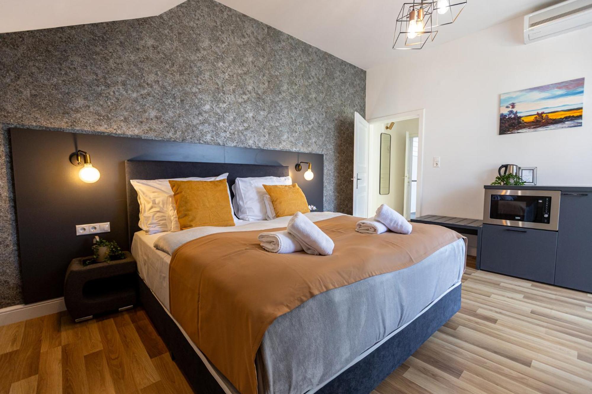 Hotel Clariss Balatonalmádi Екстериор снимка
