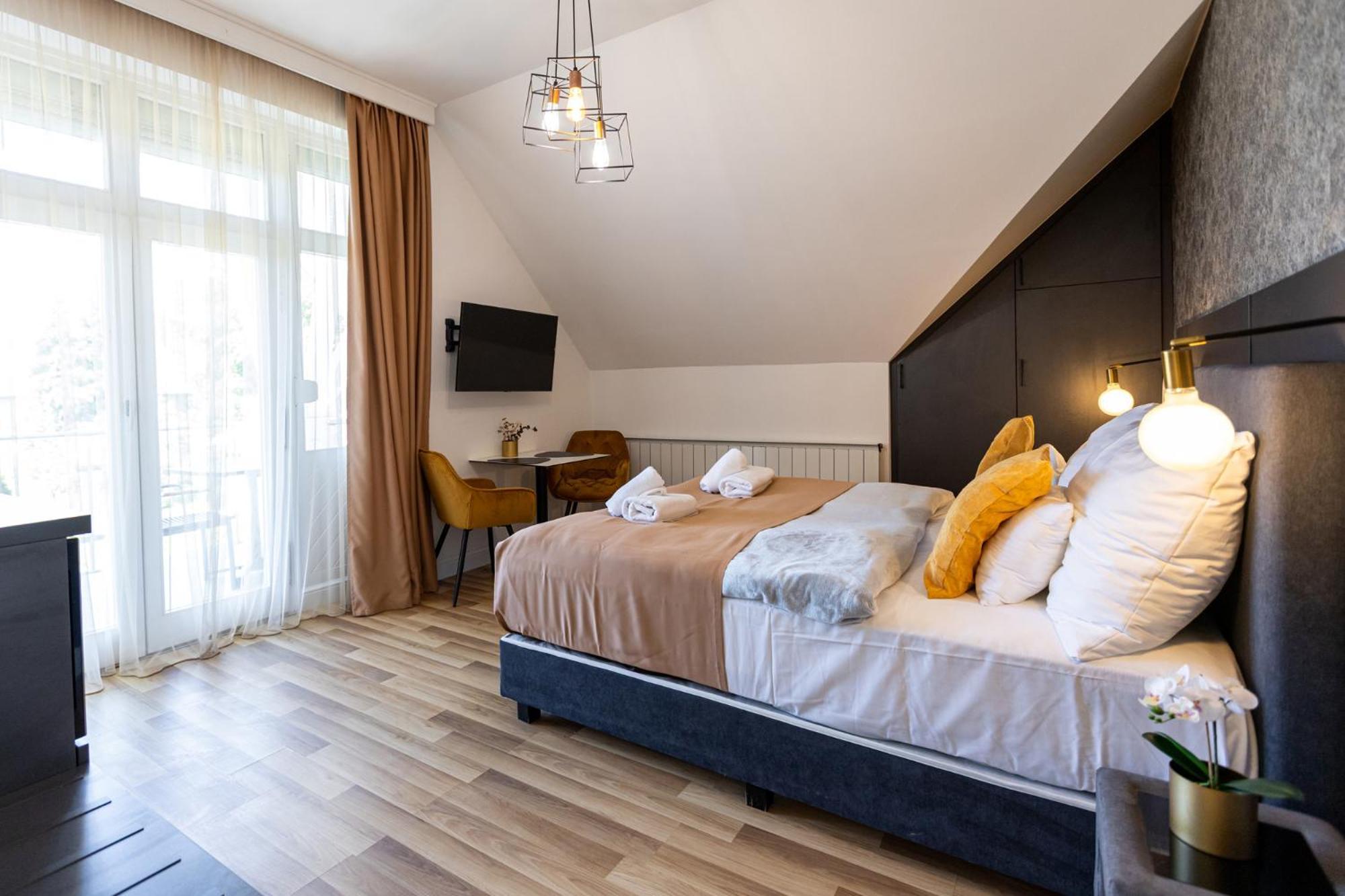 Hotel Clariss Balatonalmádi Екстериор снимка