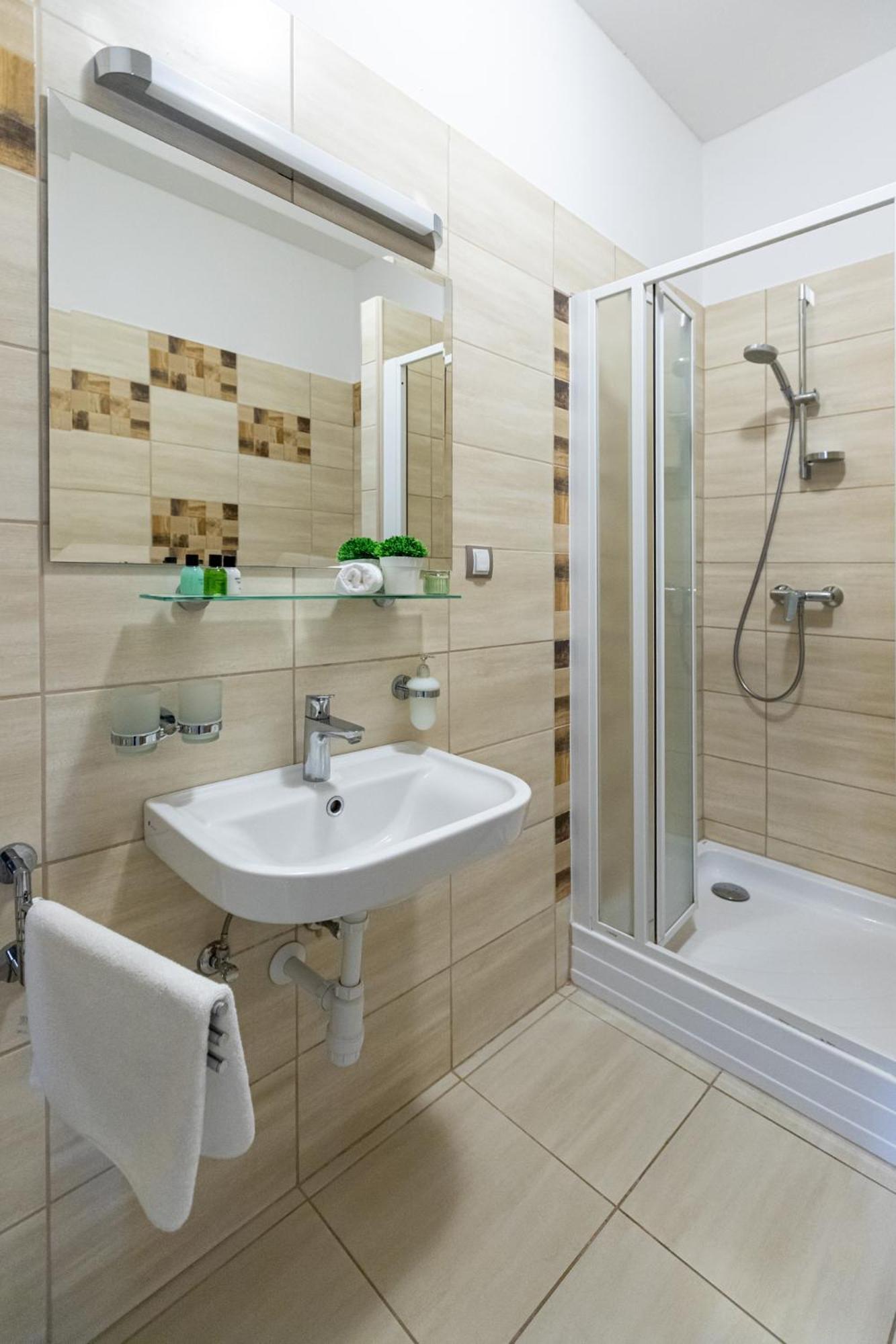 Hotel Clariss Balatonalmádi Екстериор снимка