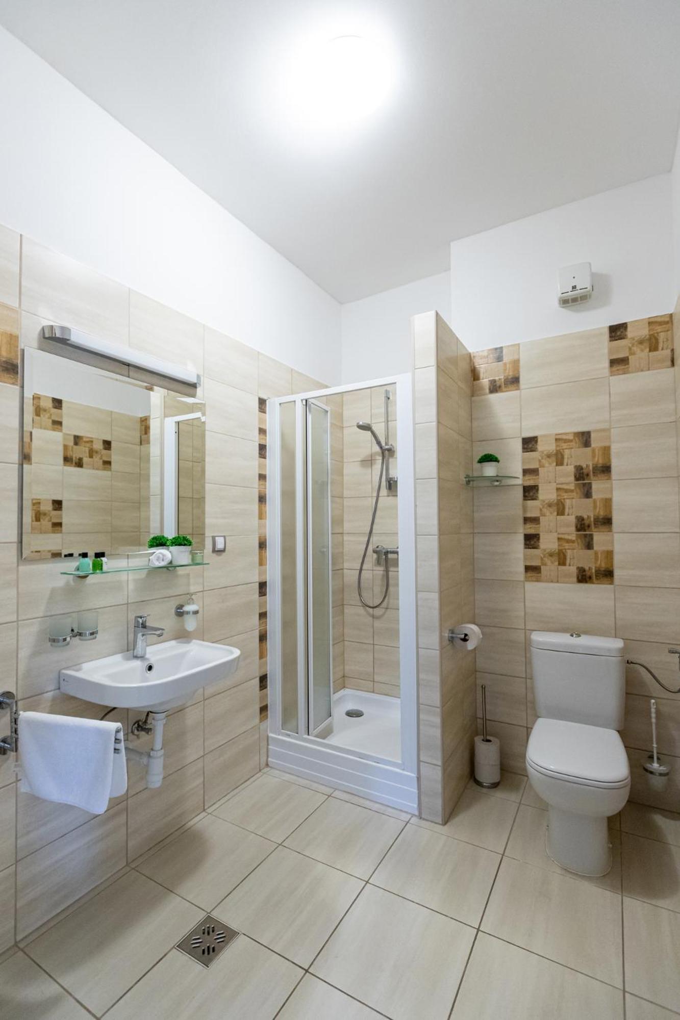 Hotel Clariss Balatonalmádi Екстериор снимка