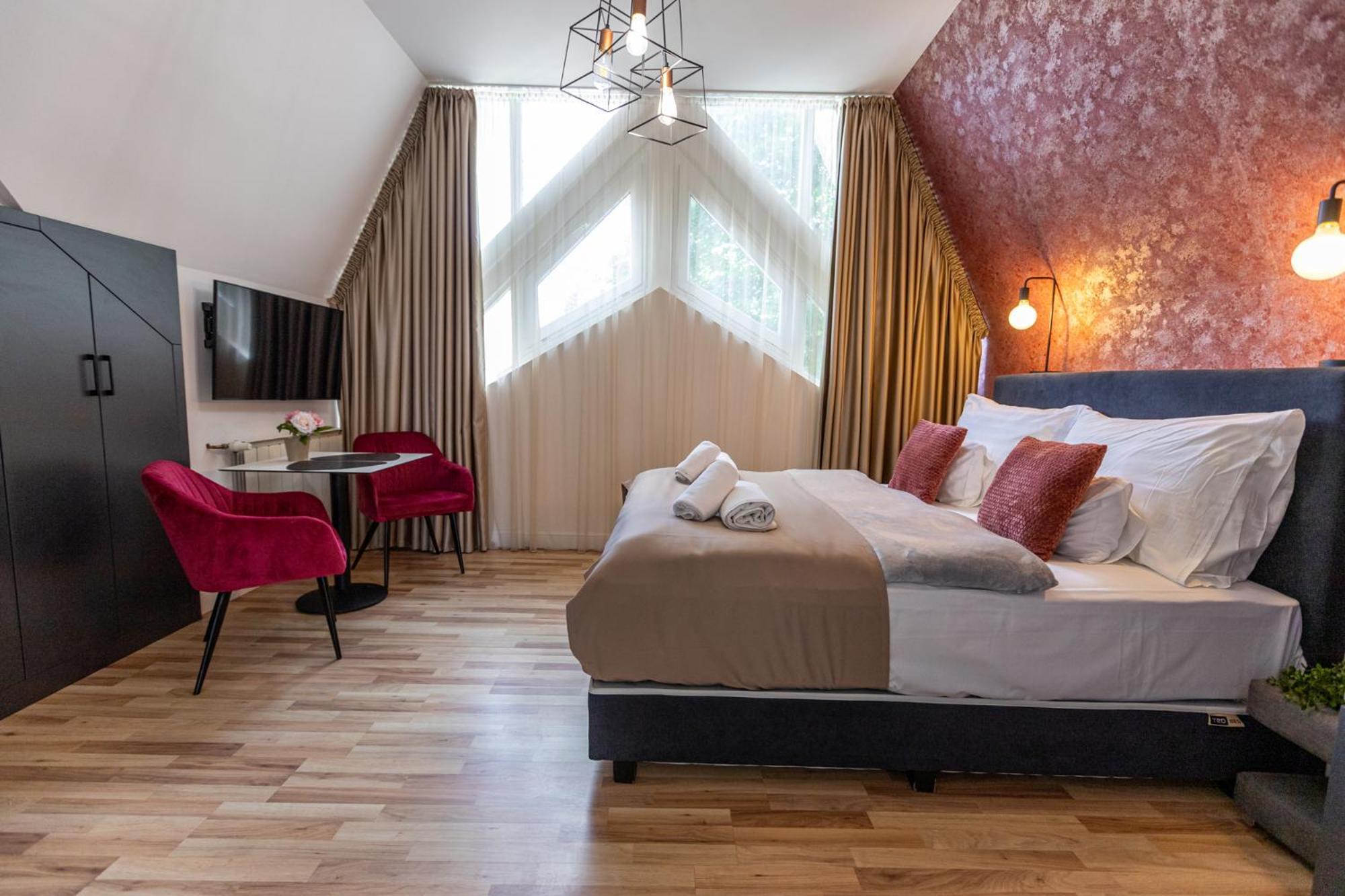 Hotel Clariss Balatonalmádi Екстериор снимка